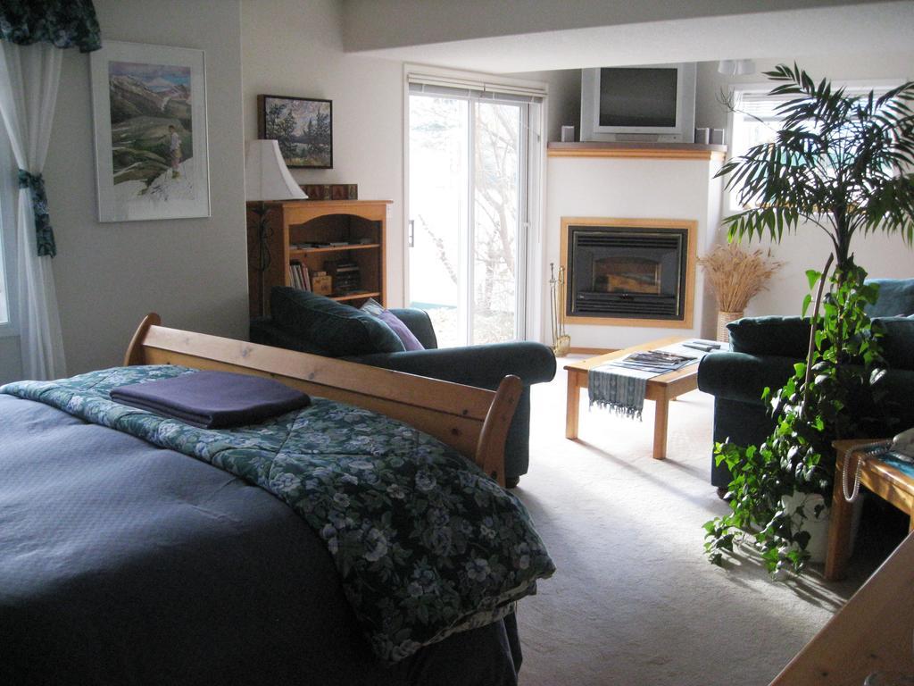 Avens ReNaissance B&B Canmore Chambre photo